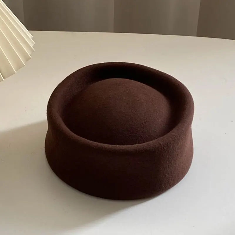 2025 Women's Hard Top Wool Beret Hat White Black Khaki Wool Felt Newsboy Hat Fashion Retro Fascinating Hostess Formal Designer