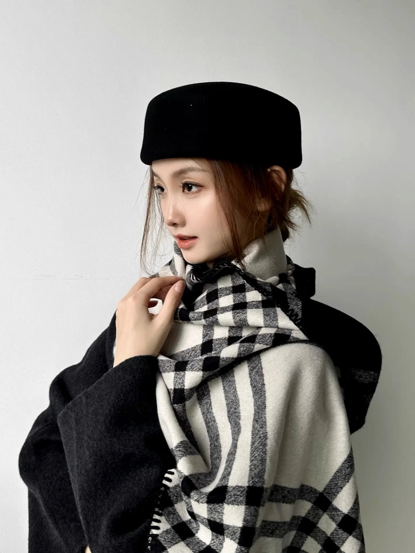 2025 Women's Hard Top Wool Beret Hat White Black Khaki Wool Felt Newsboy Hat Fashion Retro Fascinating Hostess Formal Designer