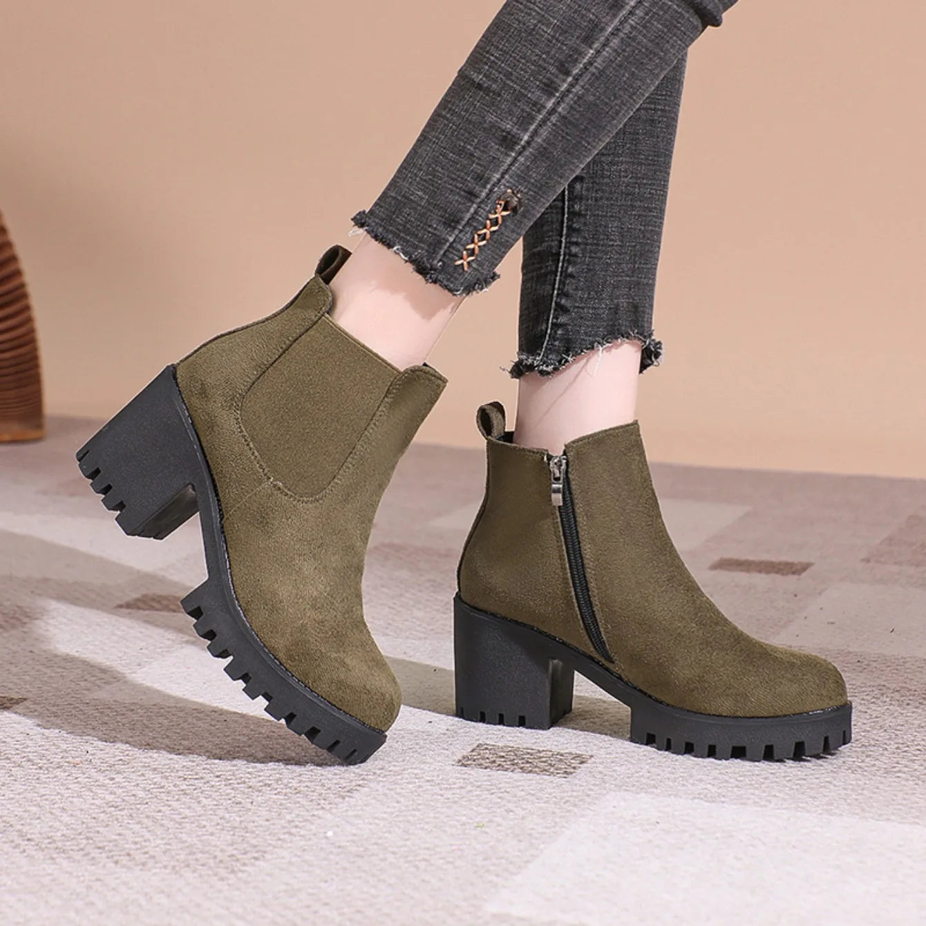 2024 Women Designer Elegant Platform Round Toe Zipper Ankle Boots Women Autumn Winter Comfy Platform Short Boots Shoes for Women