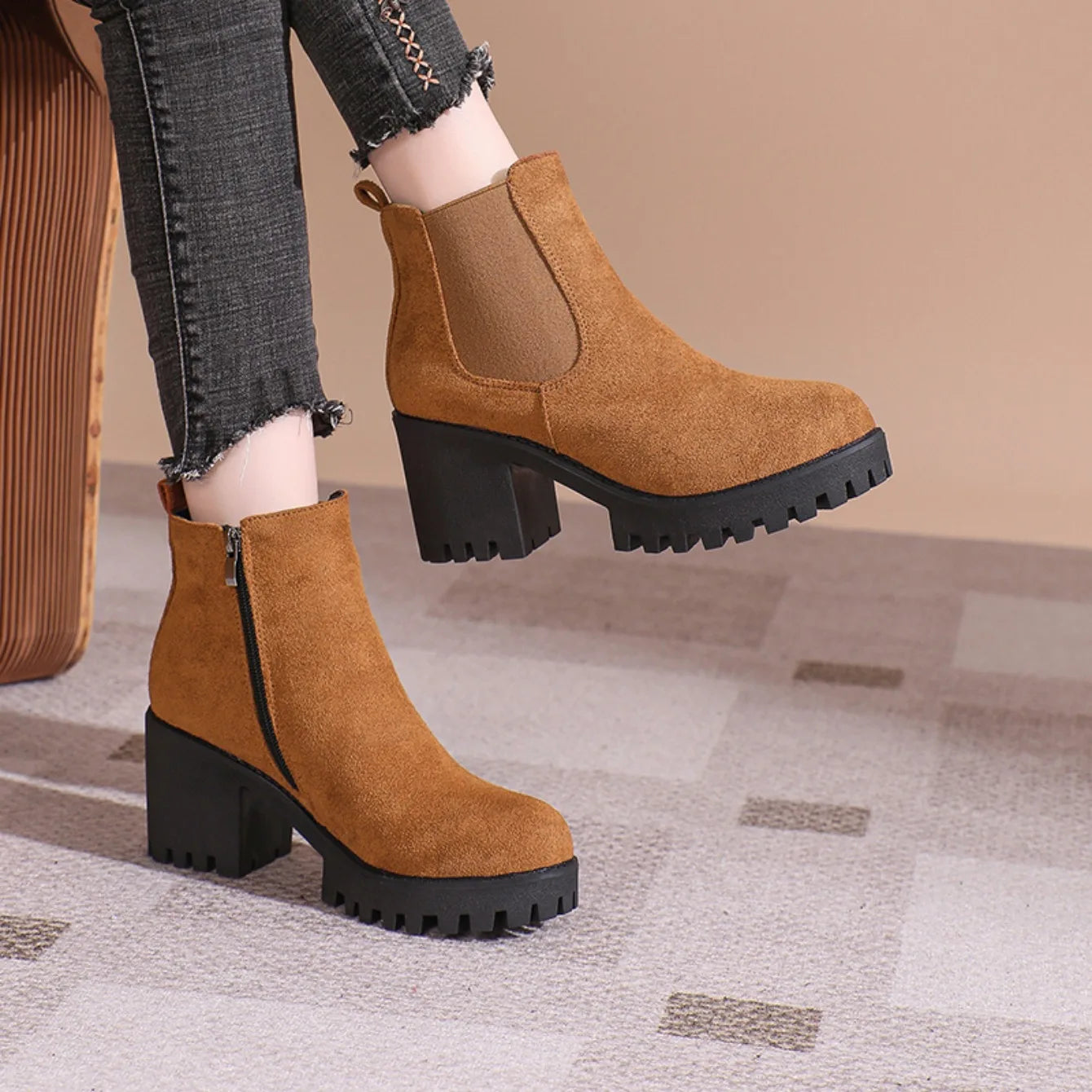 2024 Women Designer Elegant Platform Round Toe Zipper Ankle Boots Women Autumn Winter Comfy Platform Short Boots Shoes for Women