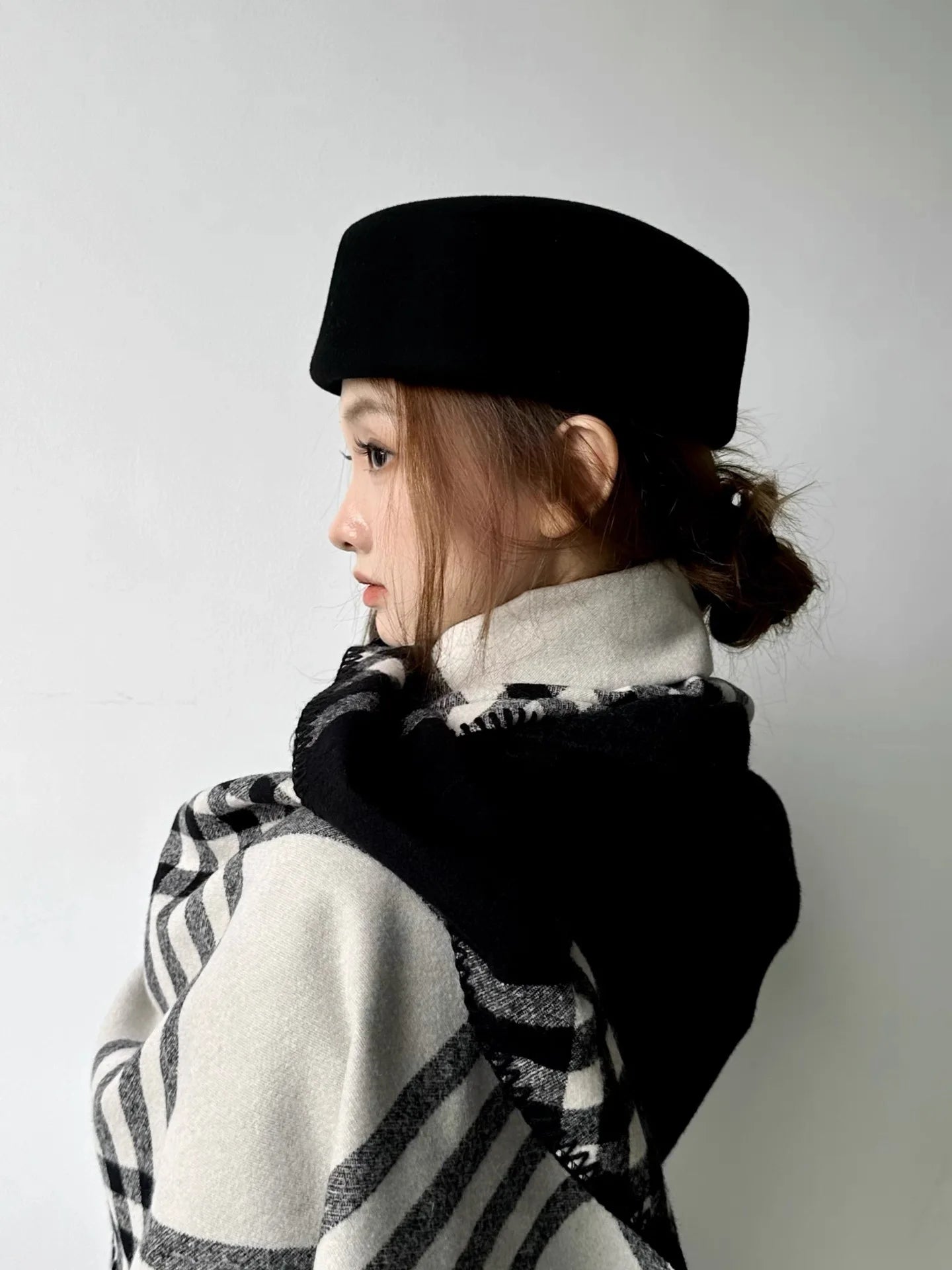 2025 Women's Hard Top Wool Beret Hat White Black Khaki Wool Felt Newsboy Hat Fashion Retro Fascinating Hostess Formal Designer
