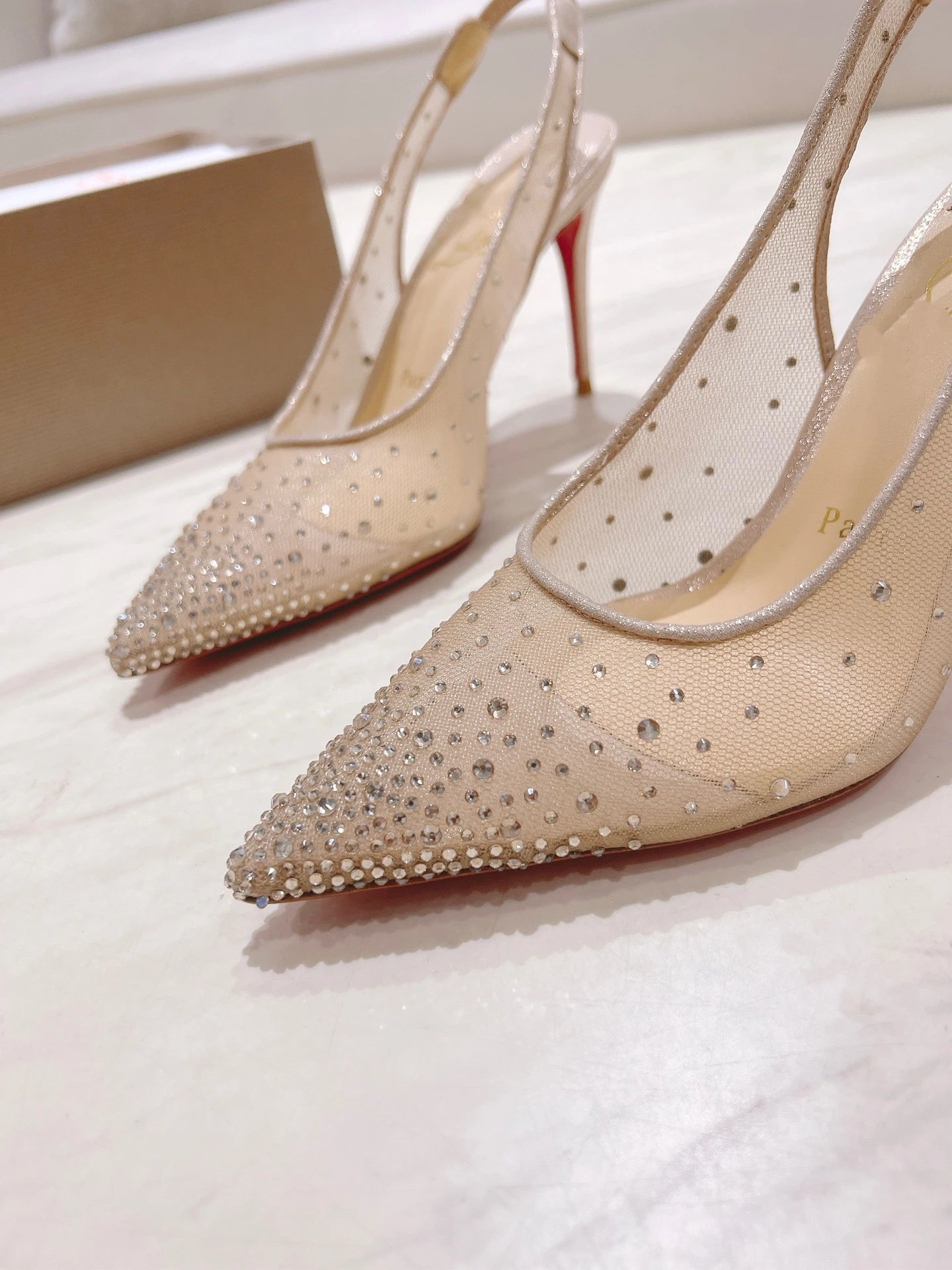 Summer New Mesh Back Empty Sandals for Women, Slim Heels with Pointed Toes and Full Diamonds, Sweet and Breathable High Heels