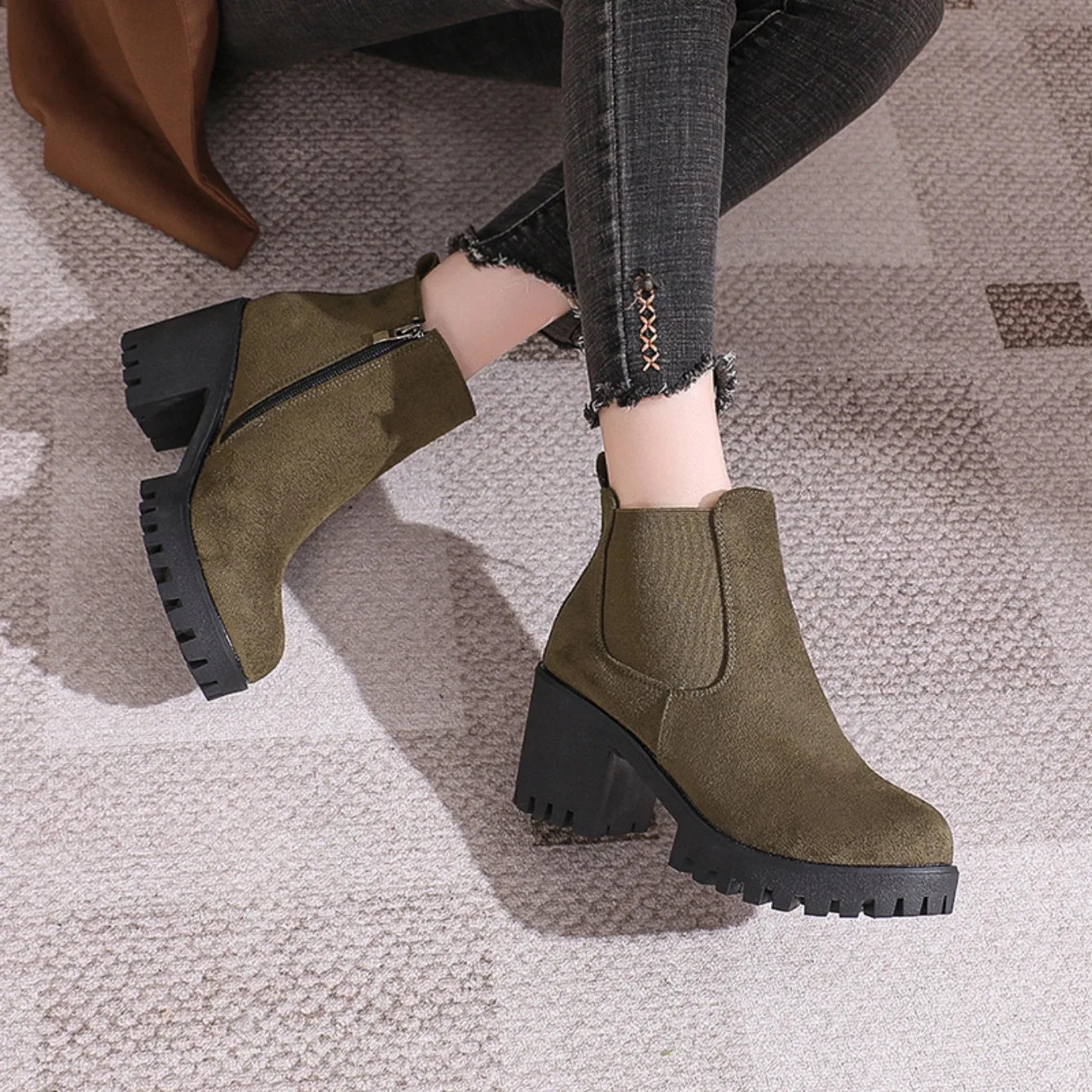 2024 Women Designer Elegant Platform Round Toe Zipper Ankle Boots Women Autumn Winter Comfy Platform Short Boots Shoes for Women