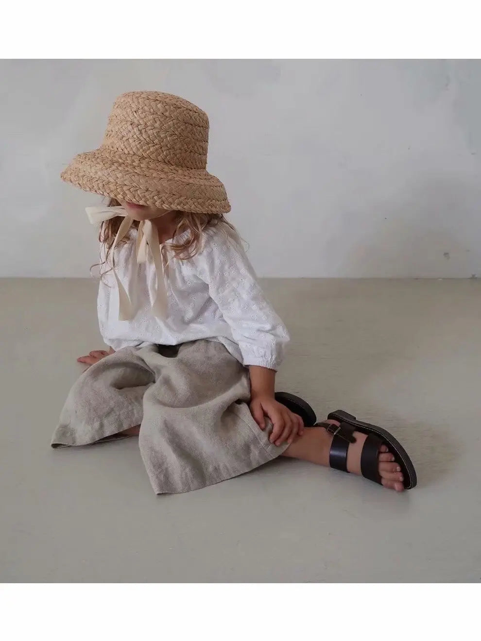 2023 Children Hand-knitted Raffia Retro Flat Top Sun Hats Girls and Boys Summer Travel Sunscreen Vacation Straw Hat with Lacing
