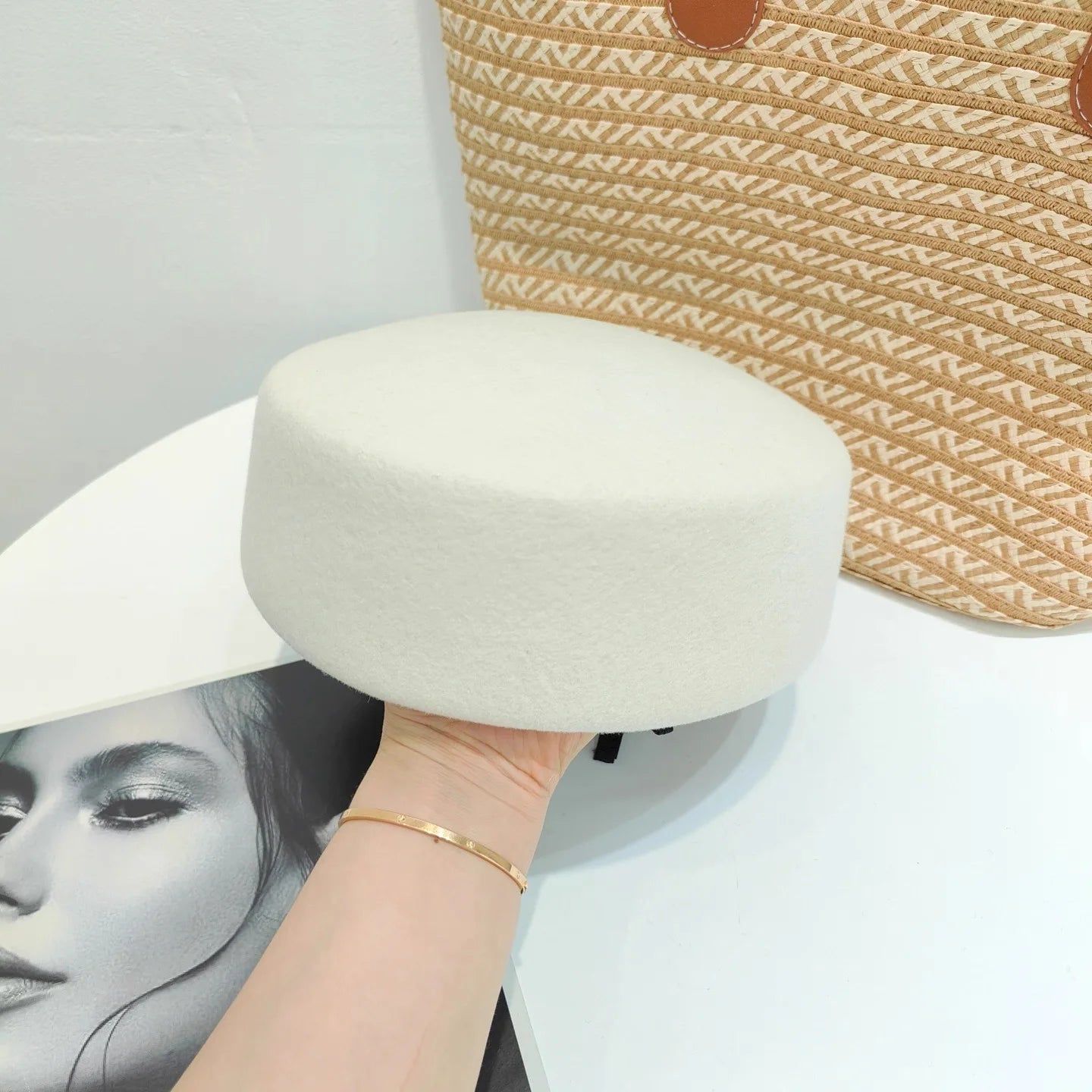 2025 Women's Hard Top Wool Beret Hat White Black Khaki Wool Felt Newsboy Hat Fashion Retro Fascinating Hostess Formal Designer