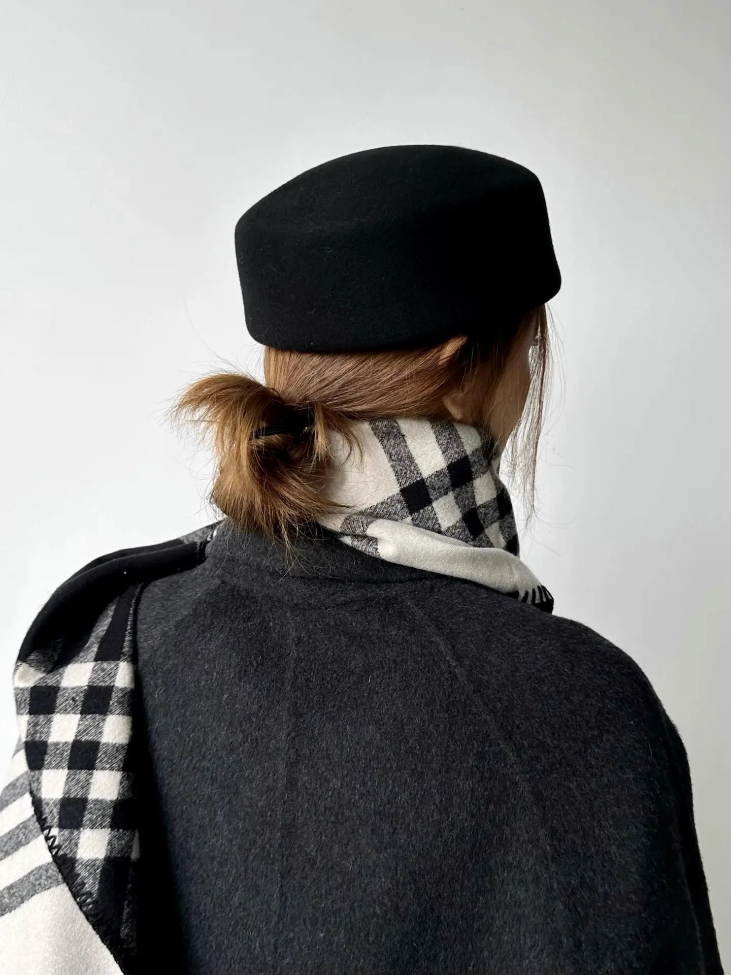 2025 Women's Hard Top Wool Beret Hat White Black Khaki Wool Felt Newsboy Hat Fashion Retro Fascinating Hostess Formal Designer